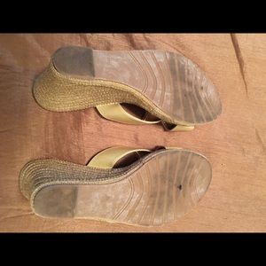 Gently worn. Super cute bronze colored wedges